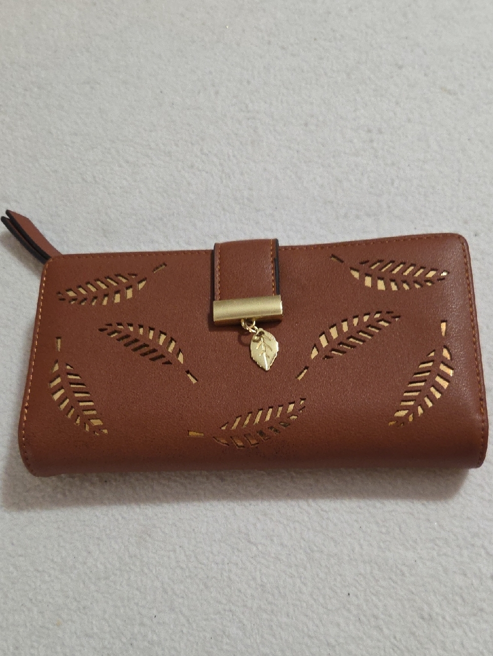 ❣️5|$25❣️Women's Brown Leaf-Accent Wallet with Gold Charm